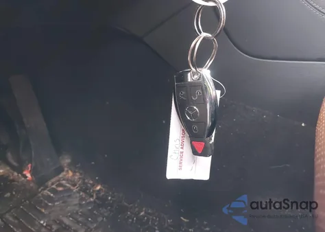 2018 Mercedes-Benz Glc 300 4Matic z USA, uszkodzony, nr VIN WDC0G4KB5JV113619